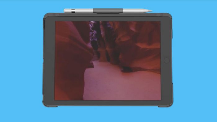 Logitech Slim Folio para iPad 7ma y 8va generación: Teclado Bluetooth con teclas iOS, batería 4 años, protector y soporte ajustable