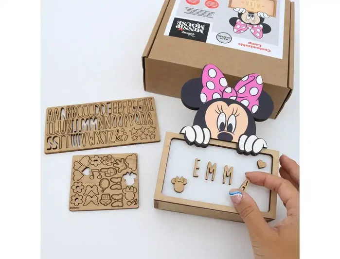 Wondee Lampara personalizable de madera con diseño de Minnie, funciona con batería, potencia 0.6W, flujo luminoso 60 lm