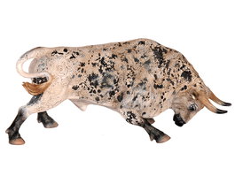 Deqube Toro Bravo Ensabanado Embistiendo Figura Réplica Animal Pintada a Mano Coleccionable +3 Años