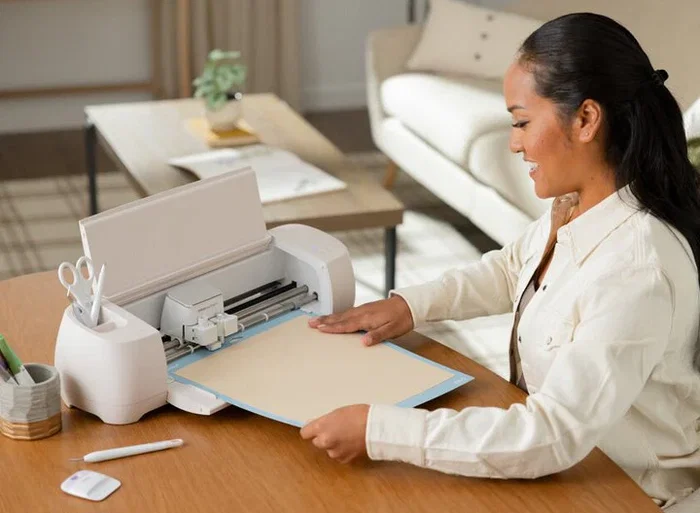 Cricut Puff Iron-On - Rollo de Vinilo Termotransferencia en Blanco Mate, Monocromo, Lavable a Máquina (305 mm)