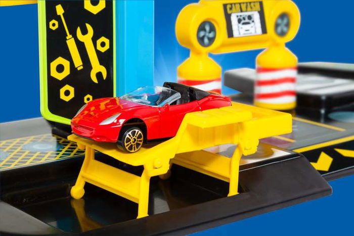 Molto Parking 4 plantas con 5 coches incluidos para niños a partir de 3 años