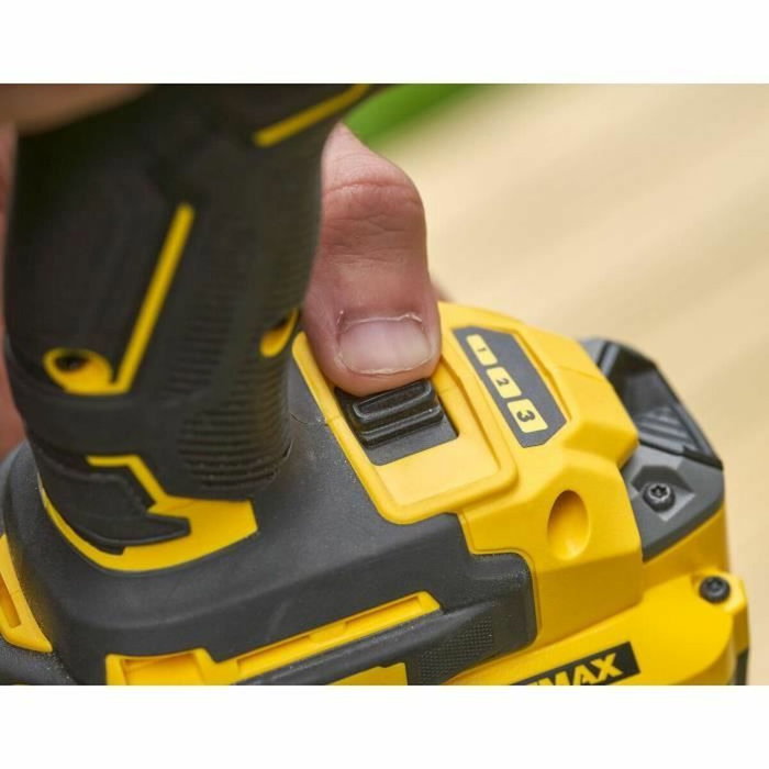 Stanley Fatmax Atornillador de impacto V20 SFMCF820D2K-QW 190 Nm Brushless 18V con 2 Baterías 2Ah