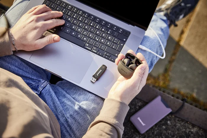 Intenso Power Bank 7332033 F10000 - Batería Externa 10000 mAh, Carga Rápida Power Delivery y Quick Charge 3.0, 20W, Color Púrpura/Lila