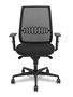 Silla de oficina Alares con mecanismo Sincro tapizada con Tela color Negro. Equipada con lumbar 1D, Brazos 1D y Ruedas 65mm nailon