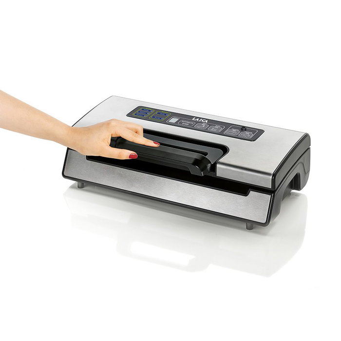 Laica Máquina de Vacío 20 l/min con Doble Barra de Sellado, Potencia Regulable e Incluye 2 Rollos 28 x 600 cm Laica Máquina de Vacío 20 l/min con Doble Barra de Sellado, Potencia Regulable e Incluye 2 Rollos 28 x 600 cm