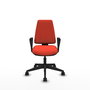Silla de oficina Elche con mecanismo Asincro tapizada con Tela color Naranja oscuro. Equipada con Base piramidal negra, Brazos fijos y Ruedas 65mm nailon