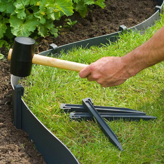 Nature Bolsa de 10 anclajes para bordes de jardín Negro