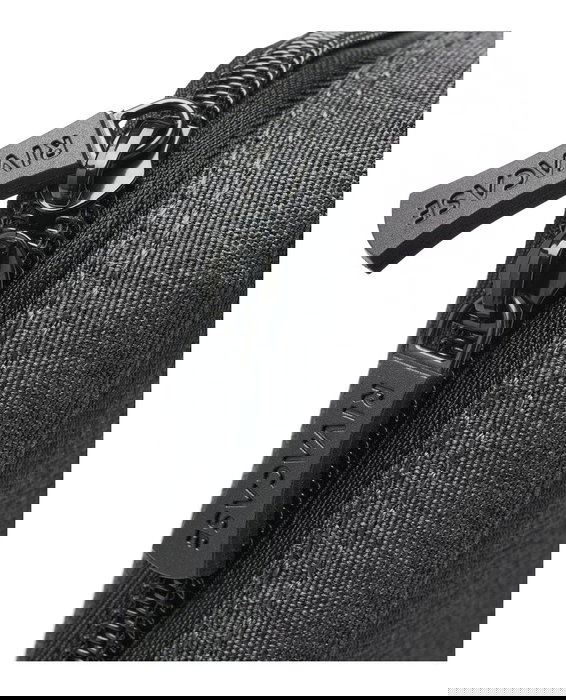 Rivacase Suzuka 5633 Organizador de Viaje Personal, Poliéster rPET Ecológico, Gris, con Cremallera, 9 Lazos Elásticos, Bolsillos de Malla y Correa para Muñeca