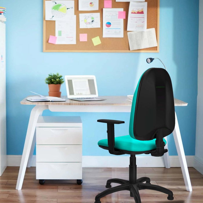 Silla de oficina Algarra con mecanismo Contacto permanente básico tapizada con Similpiel color Rosa. Equipada con Base poliamida negra, Brazos 1Dy Topes