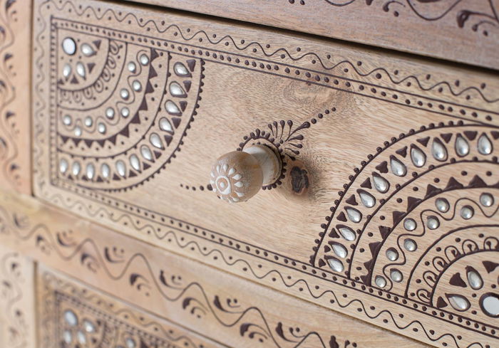 GINER Y COLOMER Aparador Alto Madera de Mango y MDF con Detalles Pintados a Mano GINER Y COLOMER Aparador Alto Madera de Mango y MDF con Detalles Pintados a Mano