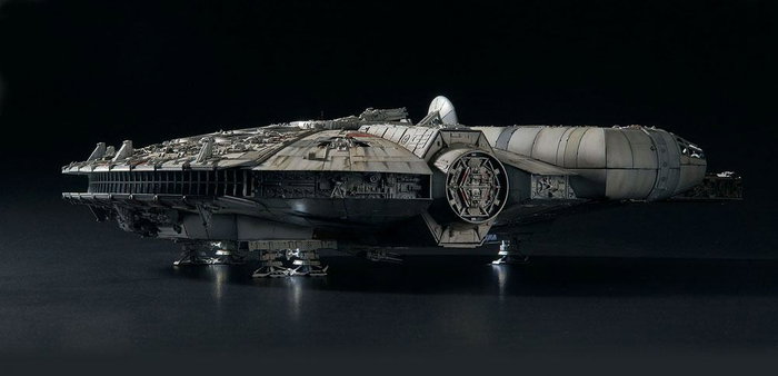 Bandai Star Wars Perfect Grade Millennium Falcon 1/72 con luz