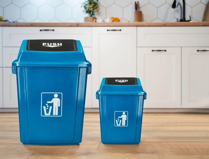 Q-connect Papelera Contenedor Plástico con Tapa de Balancín, 58 Litros, Azul, 470x330x760 mm