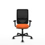 Silla de oficina Zulema con mecanismo Sincro tapizada con Tela color Naranja y malla color Negro. Equipada con lumbar 1D, Brazos 2D y Ruedas 65mm nailon