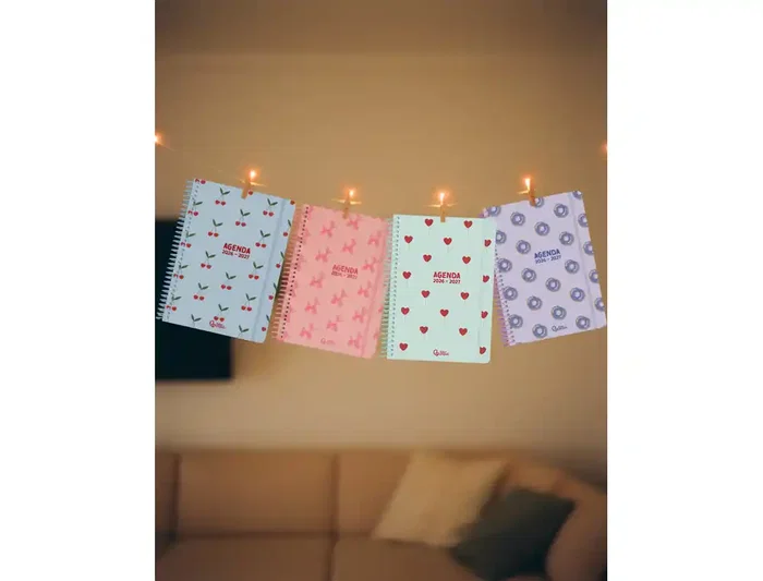 Liderpapel Petite Agenda Escolar 2026-2027 Espiral Semana Vista A5 Bilingüe con Papel FSC 80 g Rosa