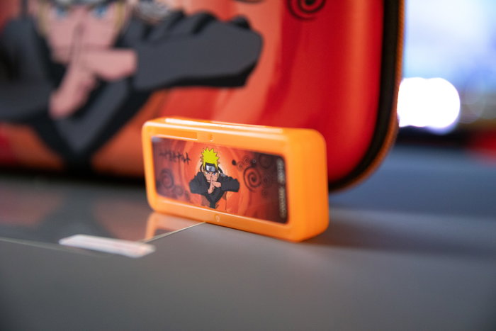 Konix KX SW STARTER KIT JUTSU Funda Estuche Transporte Nintendo Switch / Lite / OLED con 8 Fundas Cartuchos, Protector Pantalla, Auriculares - Negro Naranja