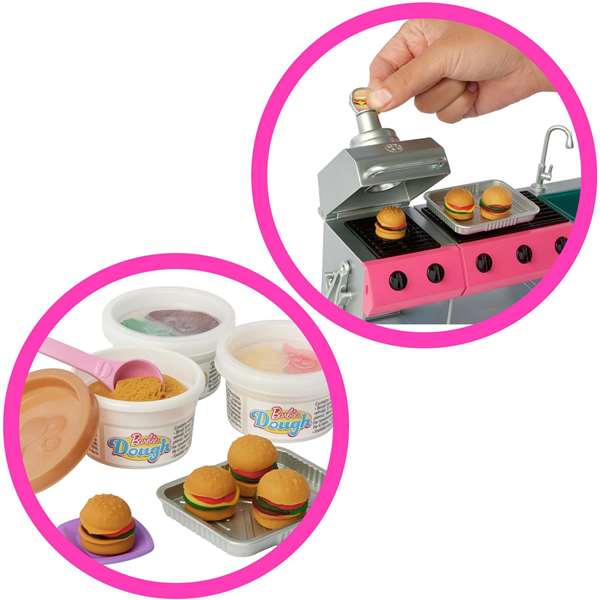 Mattel Supercaravana Barbie 2025 con 7 Zonas de Juego y 6 Accesorios, Dimensiones 88x37,30x52,40 cm
