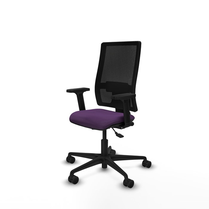 Silla de oficina Bormate con mecanismo Asincro tapizada con Tela color Morado y malla color Negro. Equipada con lumbar 1D, Brazos 2D y Ruedas 65mm nailon