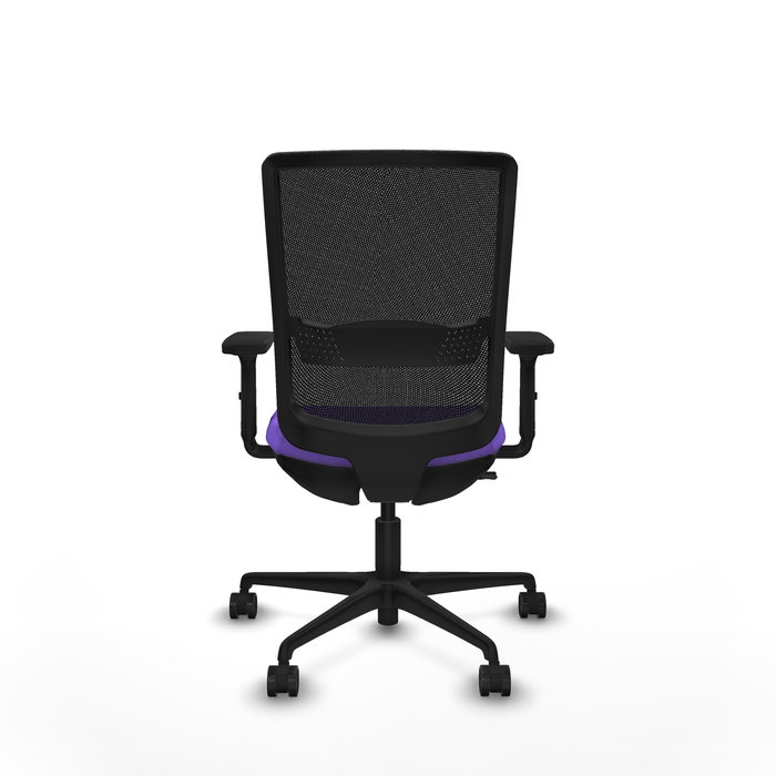 Silla de oficina Haches con mecanismo Sincro/Traslack tapizada con Tela color Lila y malla color Negro. Equipada con lumbar 1D, Brazos 2D y Ruedas 65mm nailon