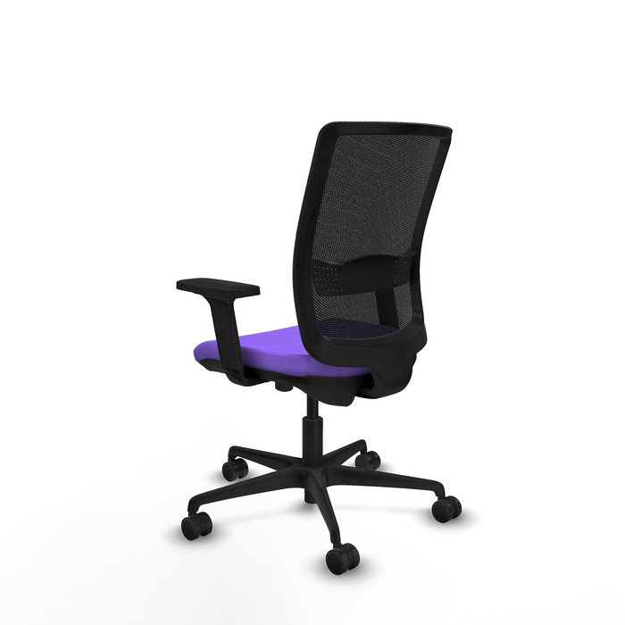 Silla de oficina Haches con mecanismo Sincro/Traslack tapizada con Tela color Lila y malla color Negro. Equipada con lumbar 1D, Brazos 2D y Ruedas 65mm nailon