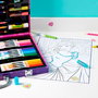 Crayola Maletín de Artista Princesas Disney 25-1094 con 48 Ceras, 15 Rotuladores, 12 Lápices, Pegatinas, Purpurina y Páginas para Colorear