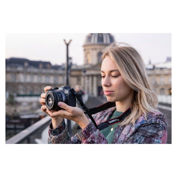 Canon EOS R8 Cámara Mirrorless Full Frame 24.2 MP con Lente RF 24-50mm F4.5-6.3 IS STM Kit, Sensor CMOS, 4K Ultra HD, Pantalla Táctil, Negro