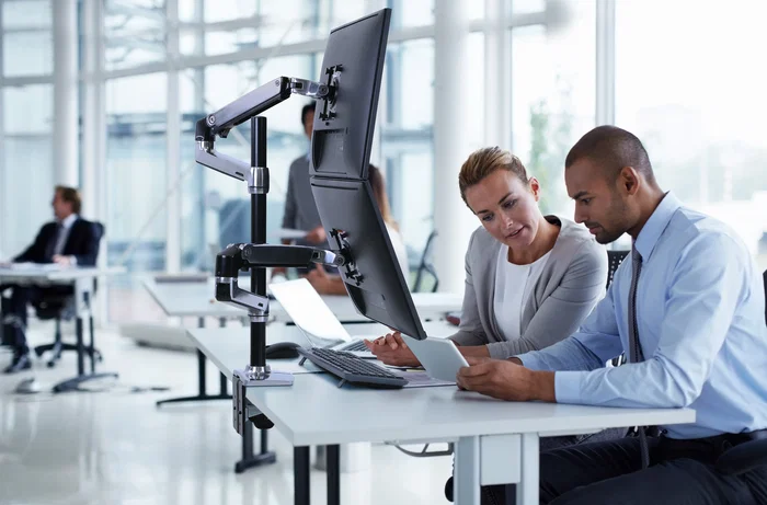 Ergotron 45-549 026 LX Dual Stacking Arm Tall Pole - Brazo de Montaje Doble Apilado Alto para 2 Monitores (Hasta 40"/101.6 cm) - Soporte VESA 75/100 mm, Peso 20 kg