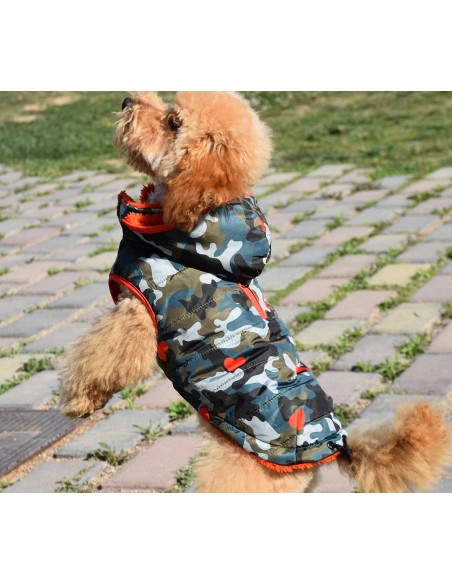 Nayeco Chaqueta Con Capucha Army 50 cm para Perro, Estampado Camuflaje con Corazones Rojos, Acolchada y Repelente al Agua