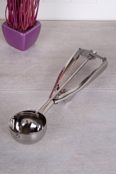 Hermia C-ZZ-16027-1-5cm Cuchara para Helados de Acero Inoxidable con Mango Ergonómico, Ideal para Servir Postres y Tarta, Apta para Lavavajillas, 22 x 6 cm