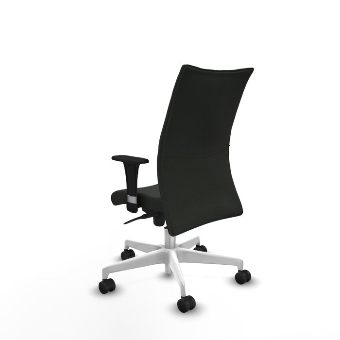 Silla Albacete confidente con mecanismo Sincro tapizada con Tela color Negro. Equipada con Base poliamida blanca, Brazos 1D y Ruedas 65mm nailon