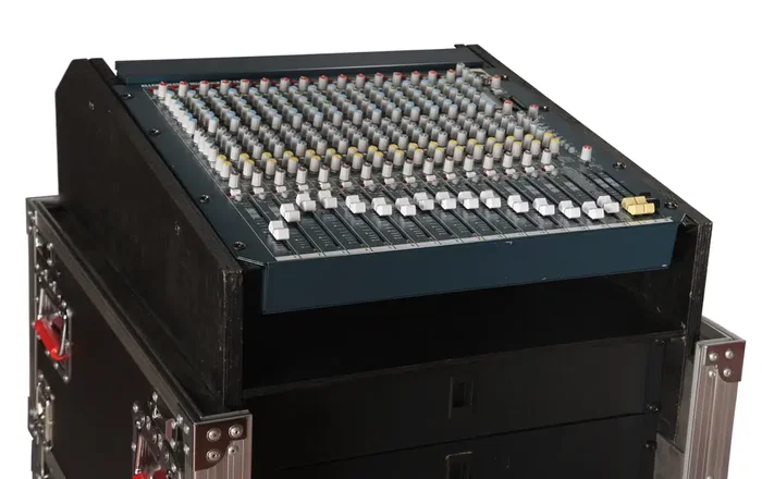 Gator Rack de transporte de madera para consola de audio 14U + 6U - Negro Gator Rack de transporte de madera para consola de audio 14U + 6U - Negro
