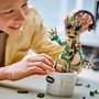 LEGO 76297 Groot Bailarín Marvel Juguete Construible Interactivo con Figura Articulada y Accesorios para Niños +10 Años