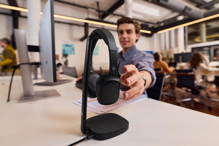 Plantronics/Poly HP Poly Focus 625 Headset con base de carga inalámbrica, Negro