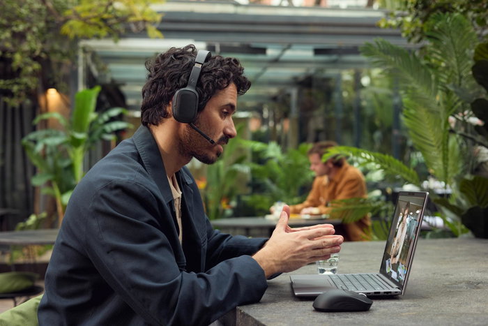 Plantronics/Poly HP Poly Focus 625 Headset con base de carga inalámbrica, Negro