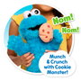 Just Play Sesame Street Peluche Interactivo Monstruo de las Galletas Nom Nom – 34 cm – +18 meses – Sonidos y movimientos