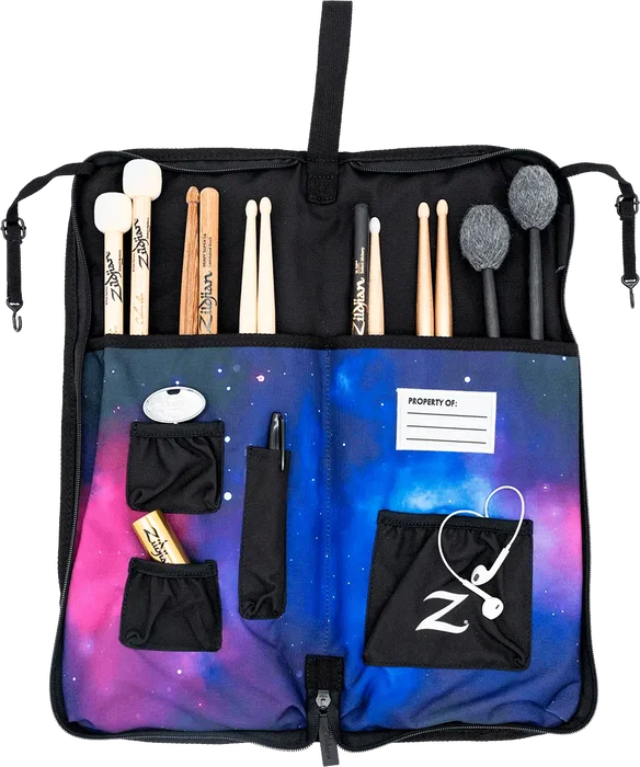 Zildjian Mochila Estudiante / Baquetas Purple Galaxy, Diseñada para Músicos con Funda Integrada, Nylon Resistente al Agua Zildjian Mochila Estudiante / Baquetas Purple Galaxy, Diseñada para Músicos con Funda Integrada, Nylon Resistente al Agua