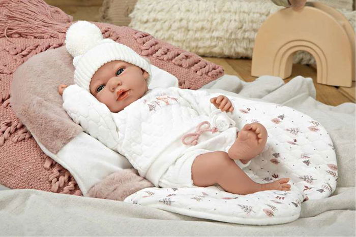 Muñecas Arias Muñeco Elegance Andie con Saquito (Muñeco de Peso) 40 cm Cuerpo Blando, Edad Mínima Recomendada 3 Años Muñecas Arias Muñeco Elegance Andie con Saquito (Muñeco de Peso) 40 cm Cuerpo Blando, Edad Mínima Recomendada 3 Años