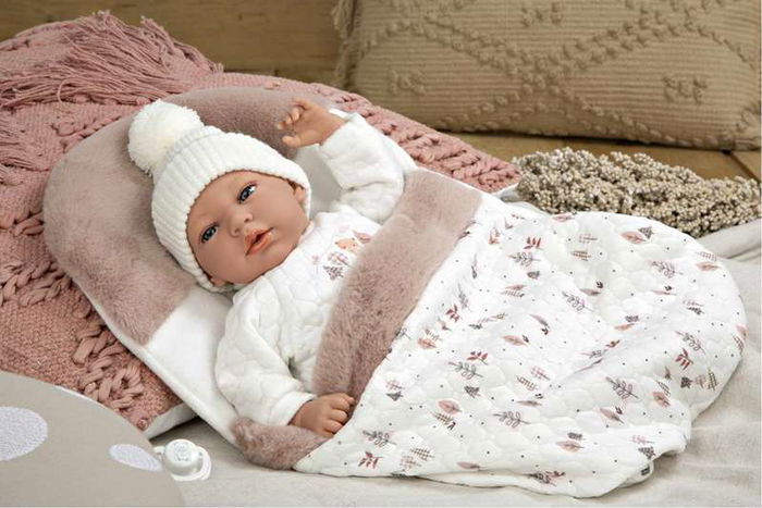 Muñecas Arias Muñeco Elegance Andie con Saquito (Muñeco de Peso) 40 cm Cuerpo Blando, Edad Mínima Recomendada 3 Años Muñecas Arias Muñeco Elegance Andie con Saquito (Muñeco de Peso) 40 cm Cuerpo Blando, Edad Mínima Recomendada 3 Años