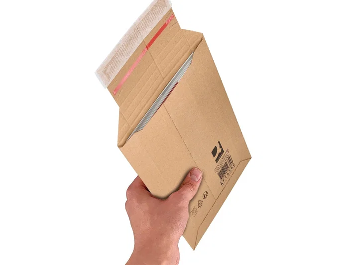 Q-connect Sobre de cartón Kraft reciclado para envíos, cierre autoadhesivo, dimensiones 252x167x72 mm Q-connect Sobre de cartón Kraft reciclado para envíos, cierre autoadhesivo, dimensiones 252x167x72 mm