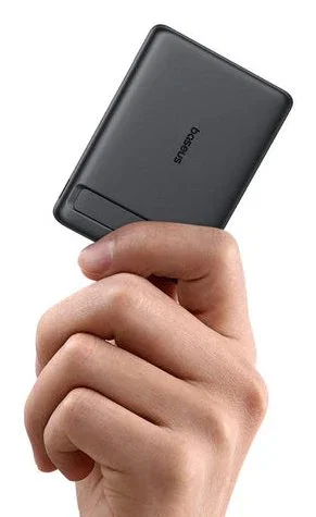 Baseus AM31 QI2 Banco de Energía Magnético Ultra Mini con Soporte 20W 5000mAh Negro Cósmico + Cable Trenzado USB-C a USB-C 30cm Negro