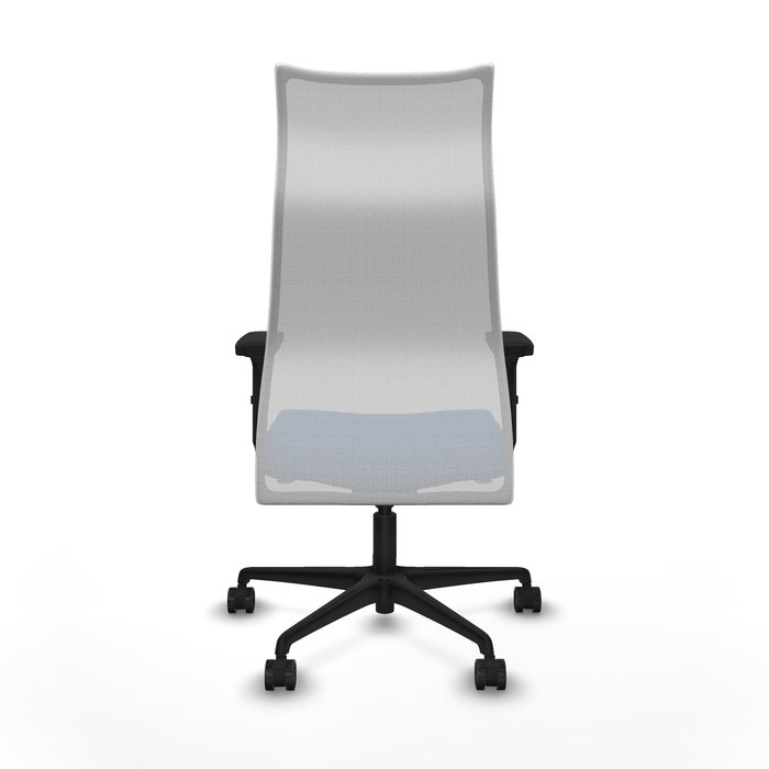 Sillón Albacete con mecanismo Sincro tapizada con Similpiel color Azul y malla color Blanco. Equipado con Base nailon negra, Brazos 2D y Ruedas 65mm nailon