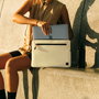 Native Union Ultralight Sleeve para MacBook 16 Sandstone