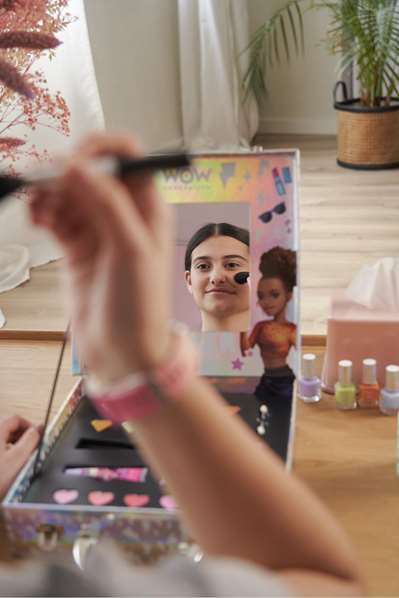 Wow Generation Maletín de Maquillaje Glam and Go con 23 Piezas - Incluye Sombras, Brillos, Espejo y Pintalabios