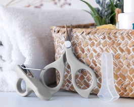 KioKids Set Manicura Bebés Gris con Tijeras Punta Redondeada y Cortauñas +0 Meses