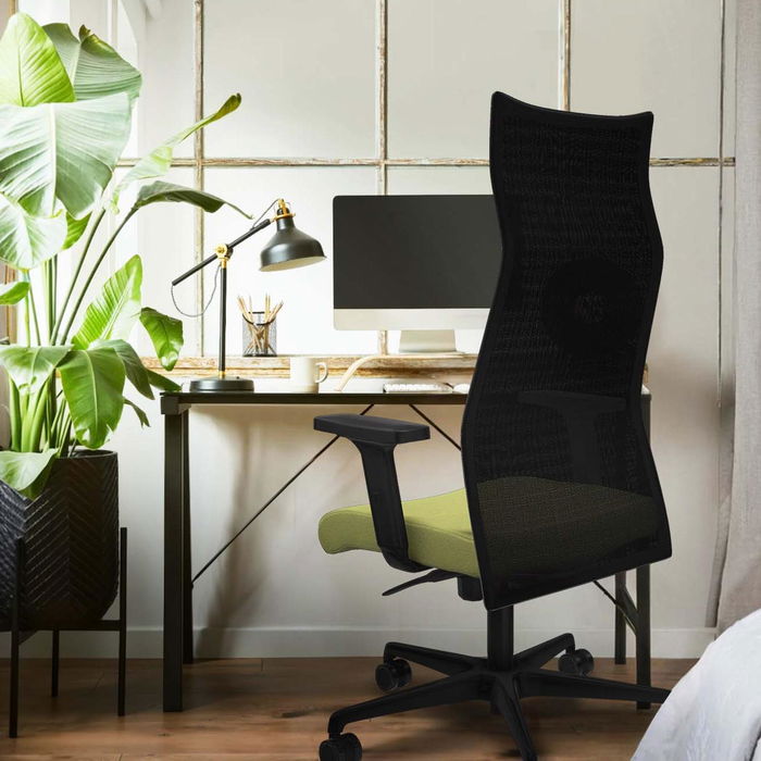 Sillón Albacete con mecanismo Sincro tapizada con Tela color Azul claro y malla color Negro. Equipado con Base nailon negra, Brazos 2D y Ruedas 65mm nailon Sillón Albacete con mecanismo Sincro tapizada con Tela color Azul claro y malla color Negro. Equipado con Base nailon negra, Brazos 2D y Ruedas 65mm nailon