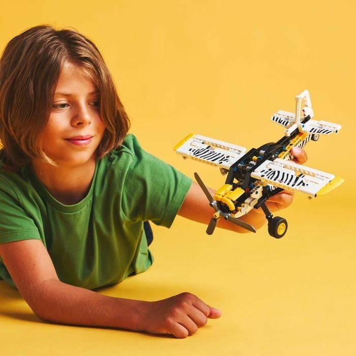 LEGO Technic 42198 Bush Plane LEGO Technic 42198 Bush Plane