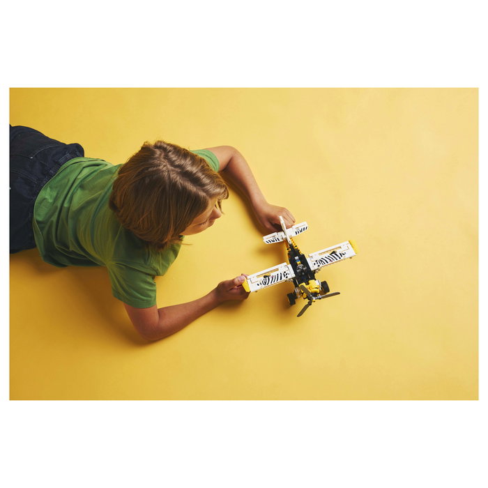 LEGO Technic 42198 Bush Plane LEGO Technic 42198 Bush Plane