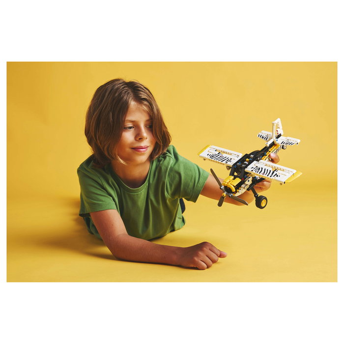 LEGO Technic 42198 Bush Plane LEGO Technic 42198 Bush Plane