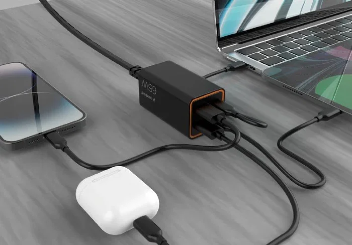 Gembird TA-UC-2A2C-PD65-01-BK Cargador de 65W Power Delivery, 4 Puertos (2 USB-A y 2 USB-C) con Quick Charge 3.0, Carga Rápida para Portátil y Smartphone, Negro, Cable 1.5m