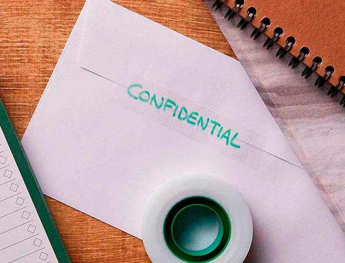 Q-connect Cinta Adhesiva Invisible 33 m x 19 mm, Pack de 8 Unidades, para Embolar, Escribir y Fotocopiar, No Amarillea