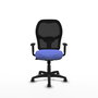 Silla de oficina Alocén con mecanismo Sincro tapizada con Tela color Azul claro y malla color Negro. Equipada con lumbar 1D, Brazos 1D y Ruedas de parqué